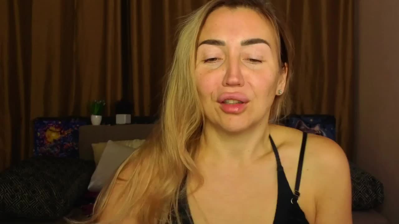 Jullyblondkiss Приват Записи 2026-01-19