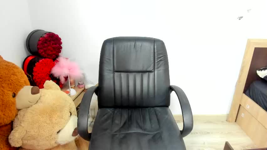 sassytiff Приват Записи 2026-04-12