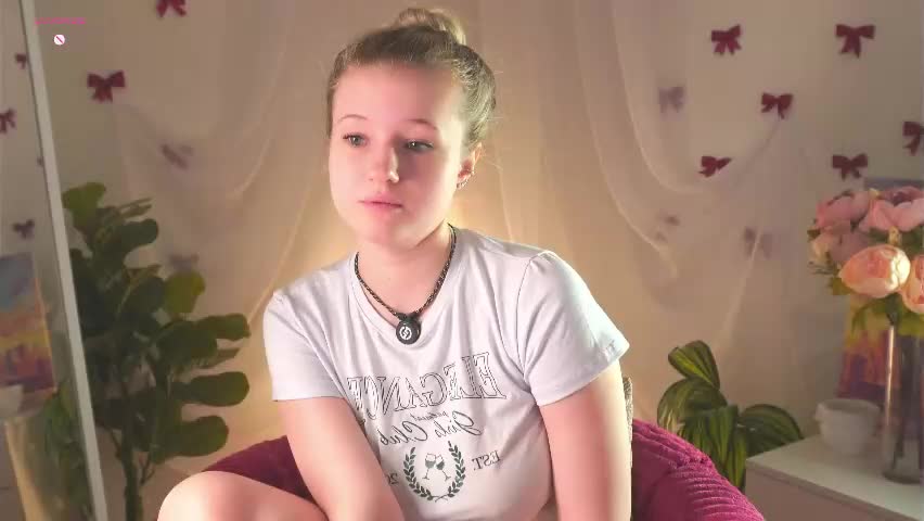 emilyhewell Приват Записи 2026-04-18