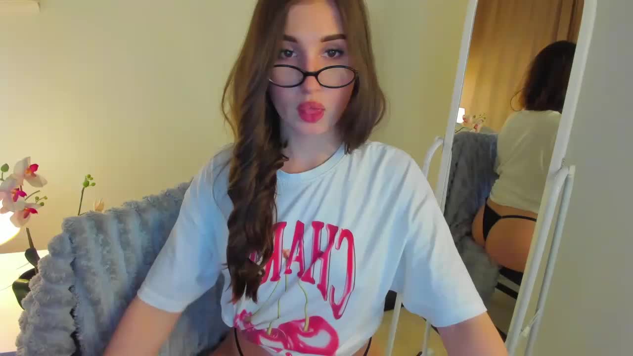 Emily-Lews Приват Записи 2026-05-13