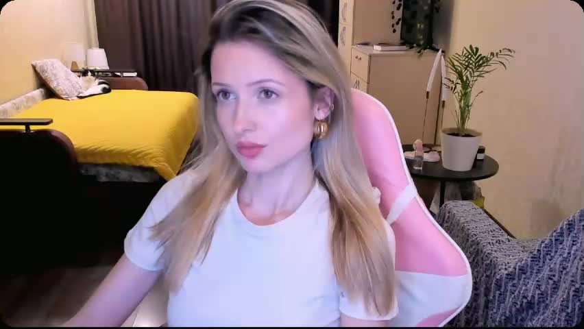 julie_flores Приват Записи 2026-05-17