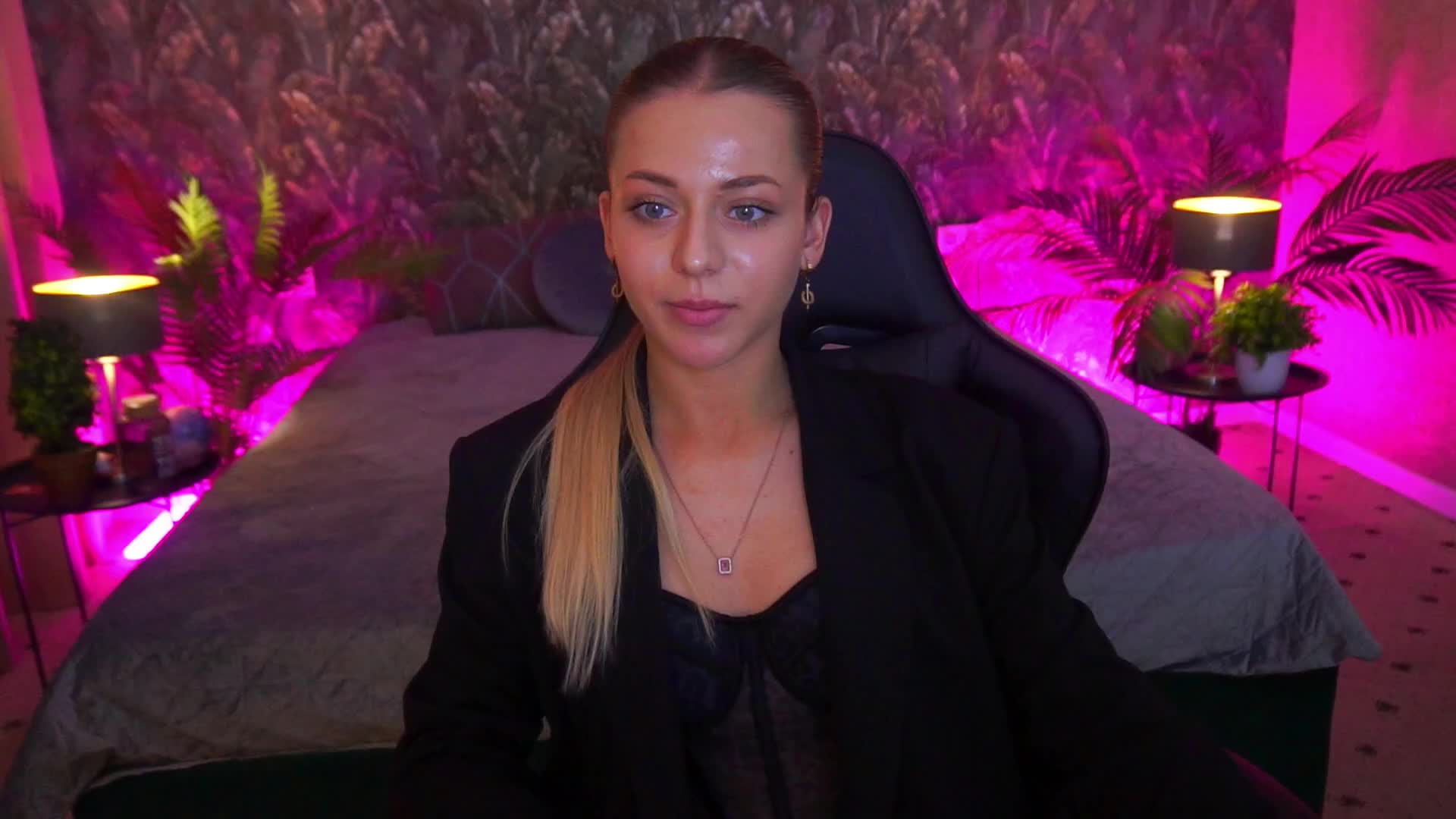 LoveeDove Приват Записи 2026-06-03