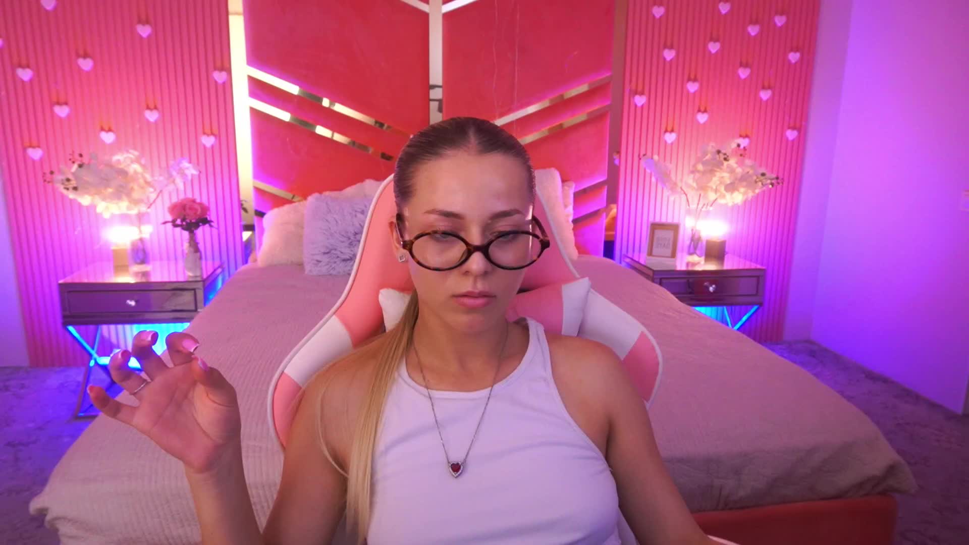 LoveeDove Приват Записи 2026-06-19
