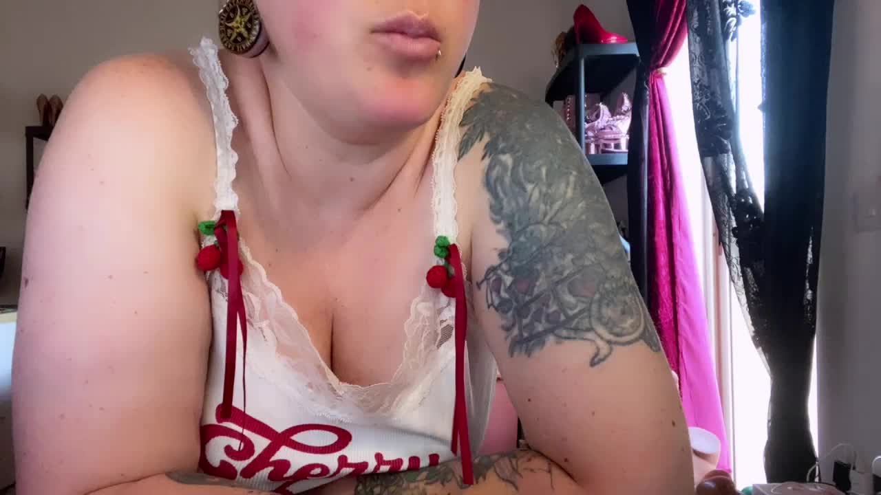 NylonQueen Приват Записи 2026-06-23