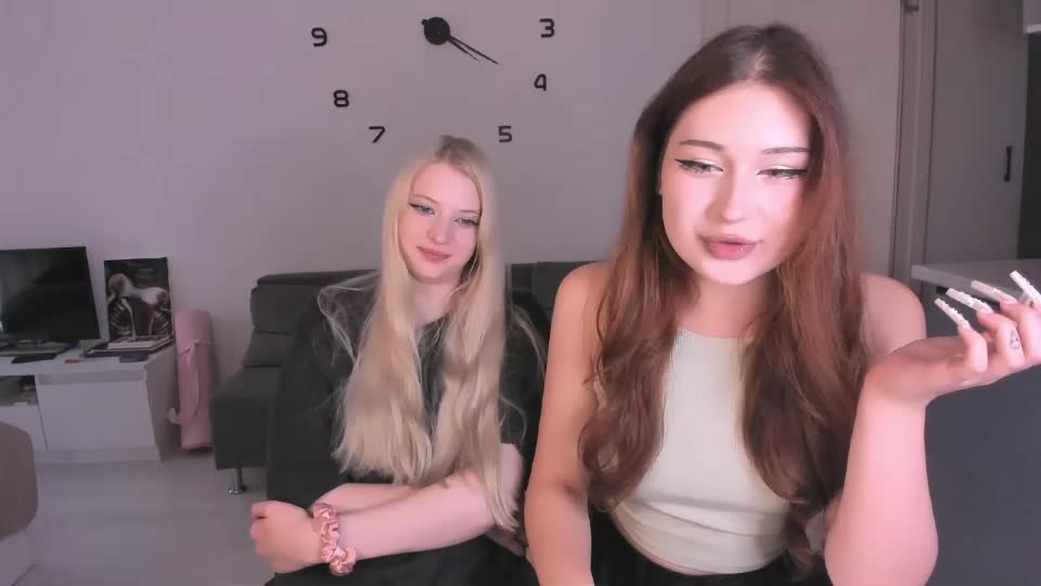 two_bitches666_77 Приват Записи 2026-08-27