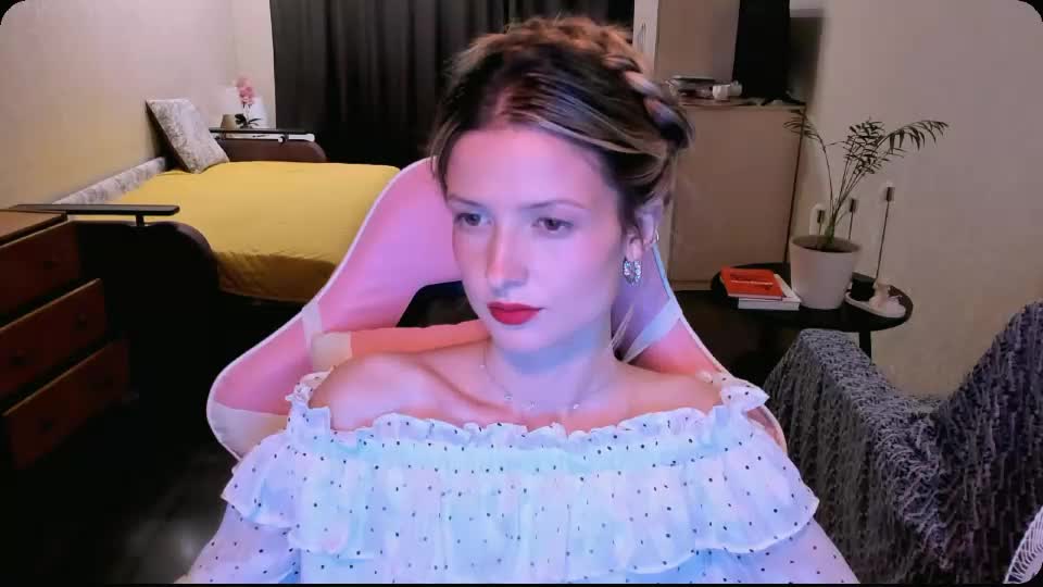 julie_flores Приват Записи 2026-08-28