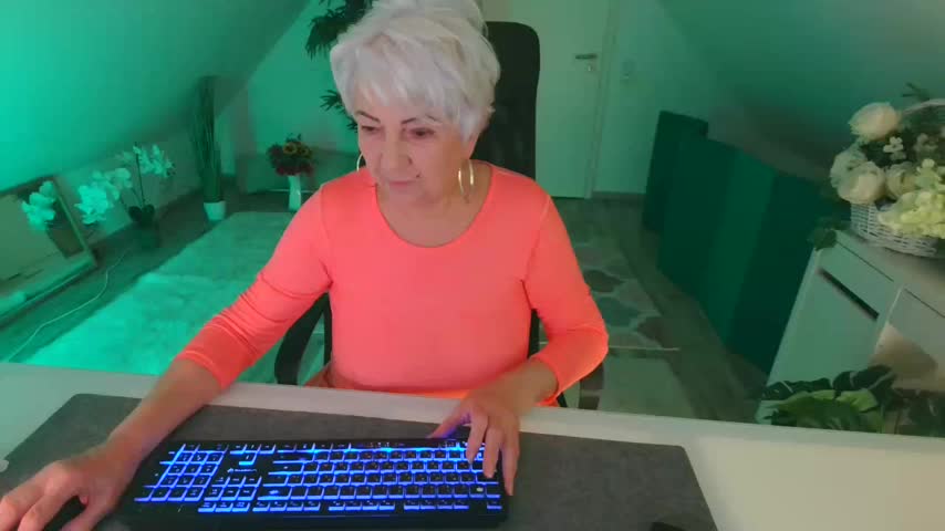 LovelyHelena Приват Записи 2026-10-22